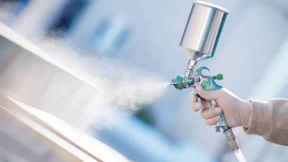 طلاء الأجزاء البلاستيكية